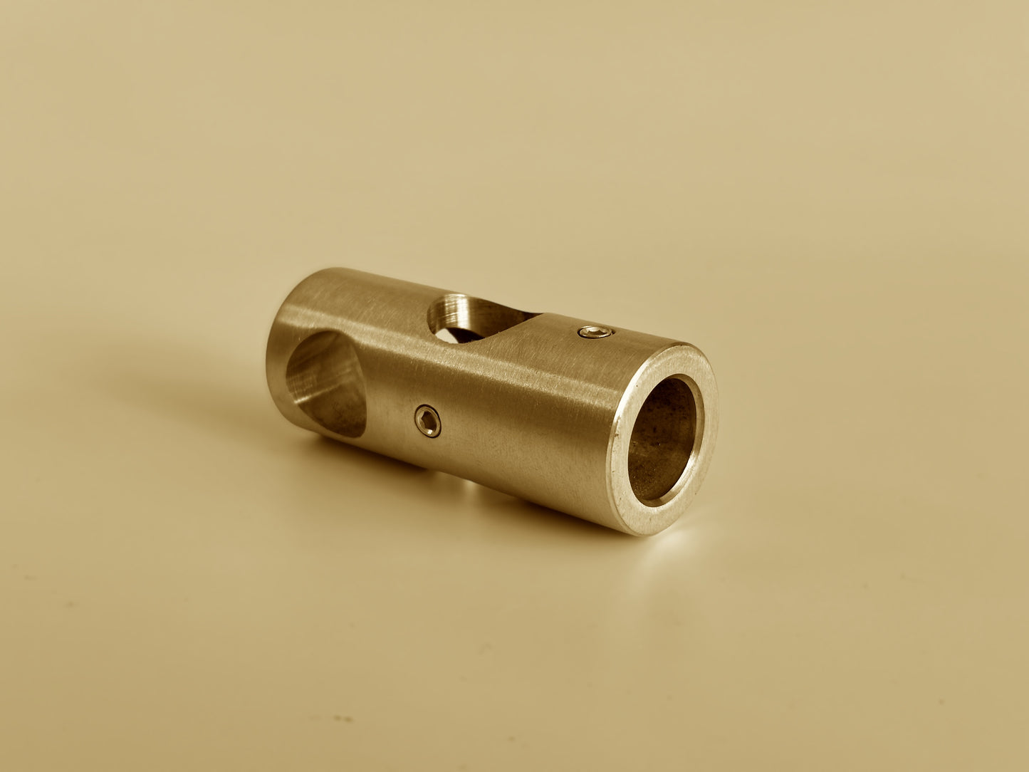 Type B brass fitting used to create a corner pipe shelf, showcasing its three-way connection capability. Shelf fitting for 15/32" or 5/8" rods or pipes.