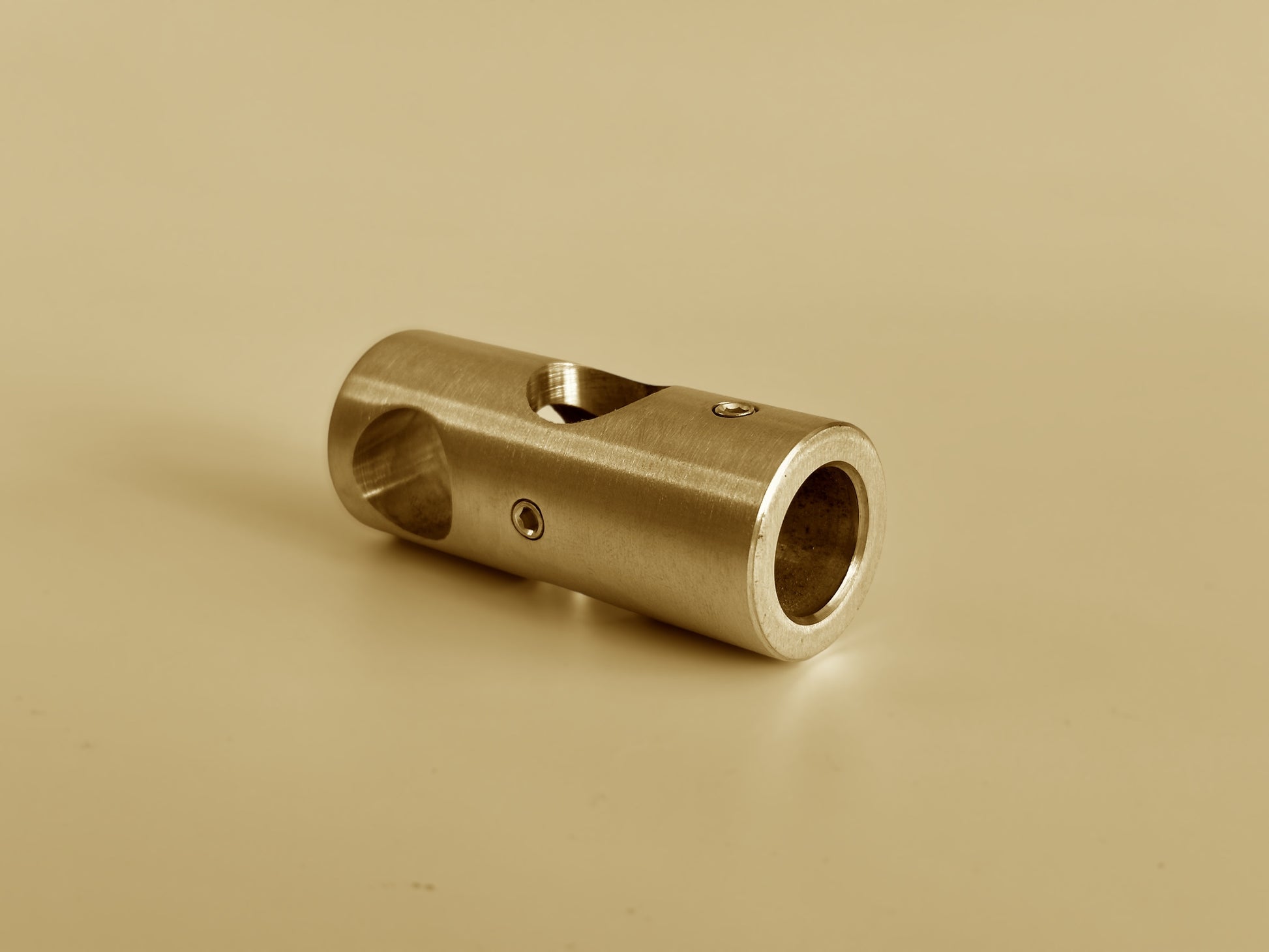 Type B brass fitting used to create a corner pipe shelf, showcasing its three-way connection capability. Shelf fitting for 15/32" or 5/8" rods or pipes.